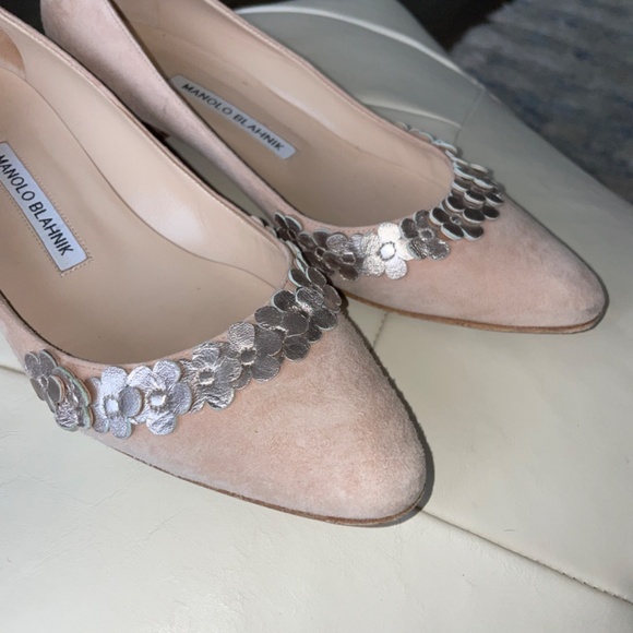 Manolo Blahnik Beige Suede Leather Metallic Flower Lista 30 Heels, Size 37 - Picture 9 of 10